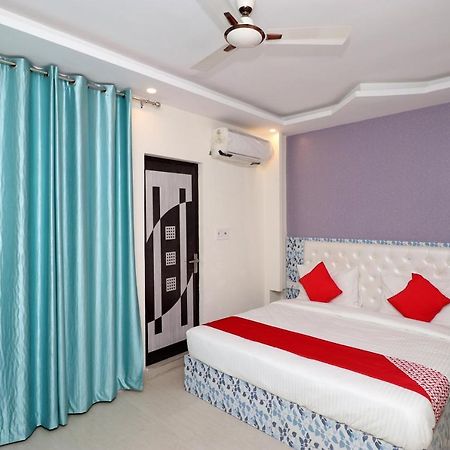 Oyo 25130 Hotel Royal Inn Ню Делхи Екстериор снимка